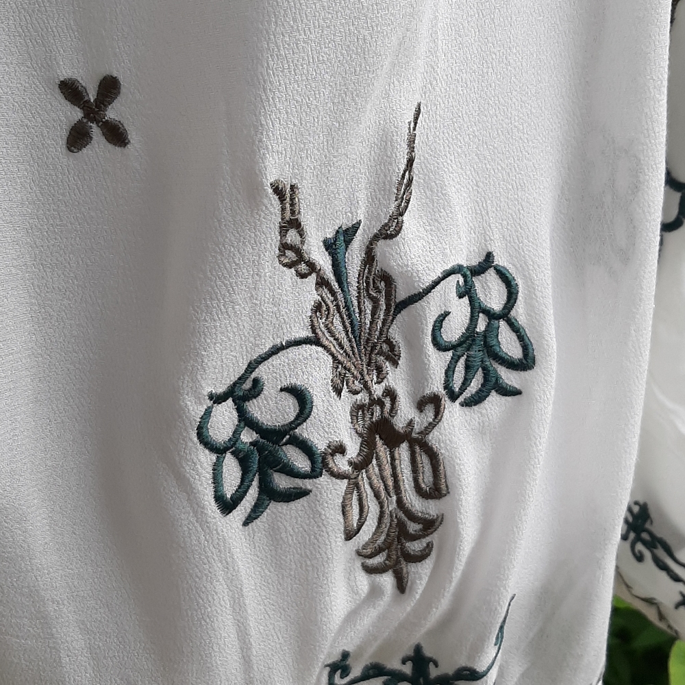 🆕️ Boho Embroidery Blouse - Picture 7 of 11